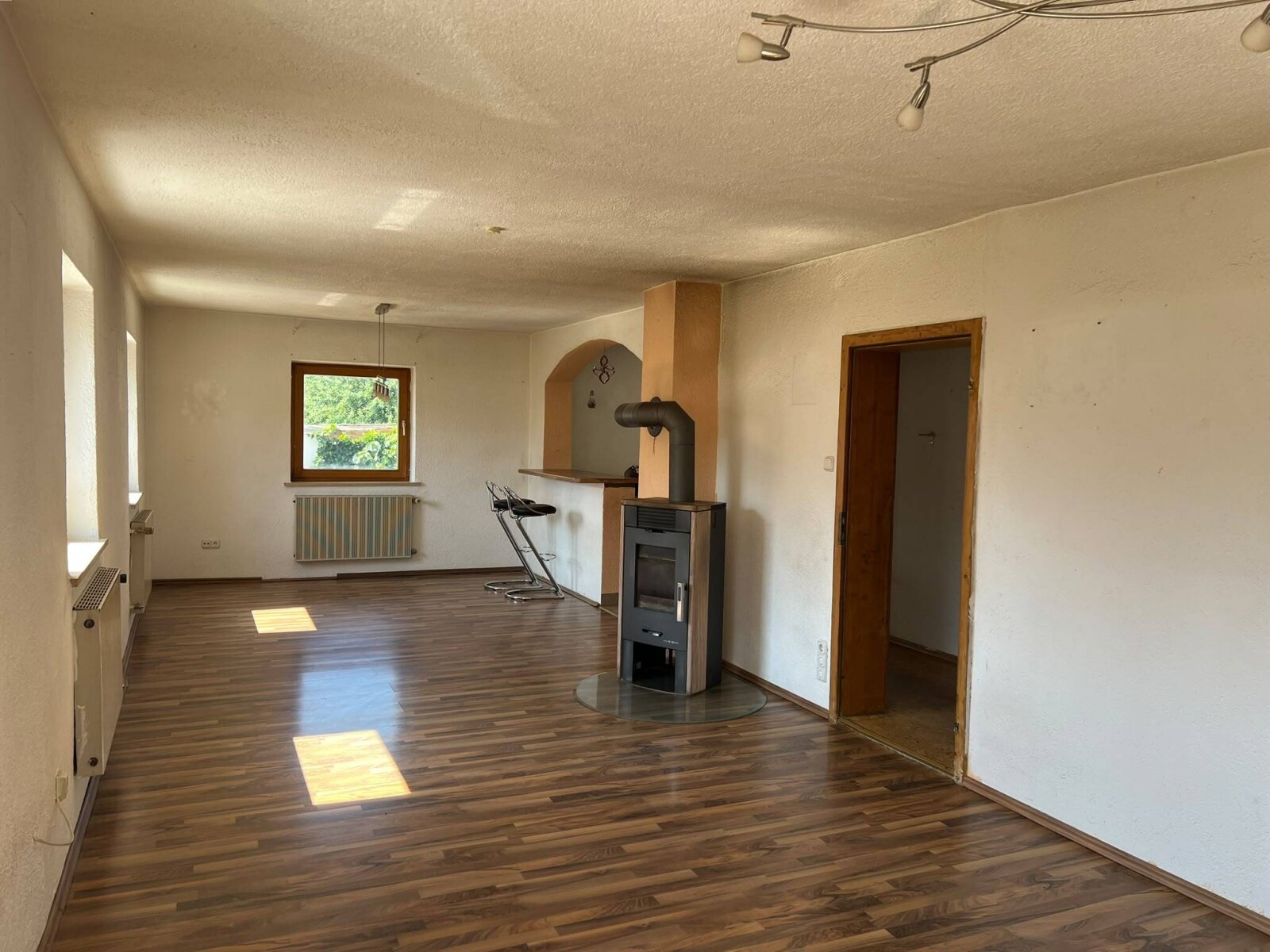 Vielseitiges Familienhaus in Altdorf – Raum für 1 bis 3 Parteien