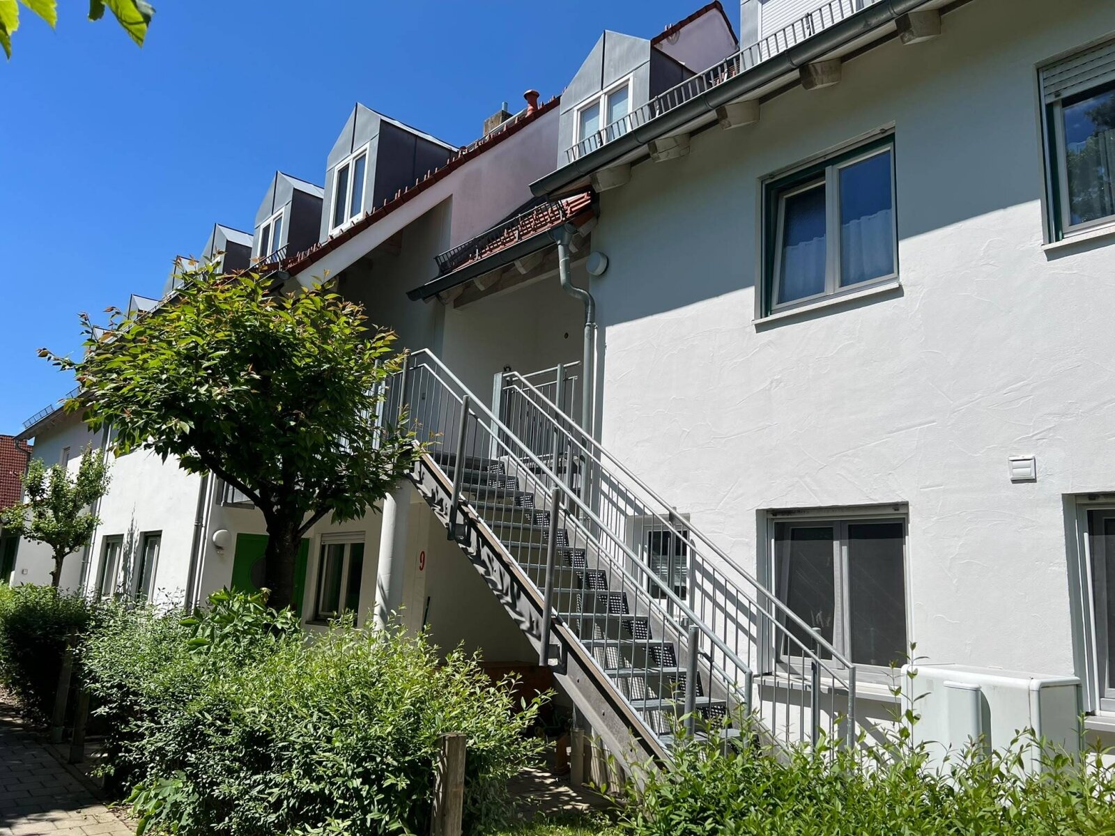 Wohnungseingang über die Treppe Wohnungseingang über die Treppe