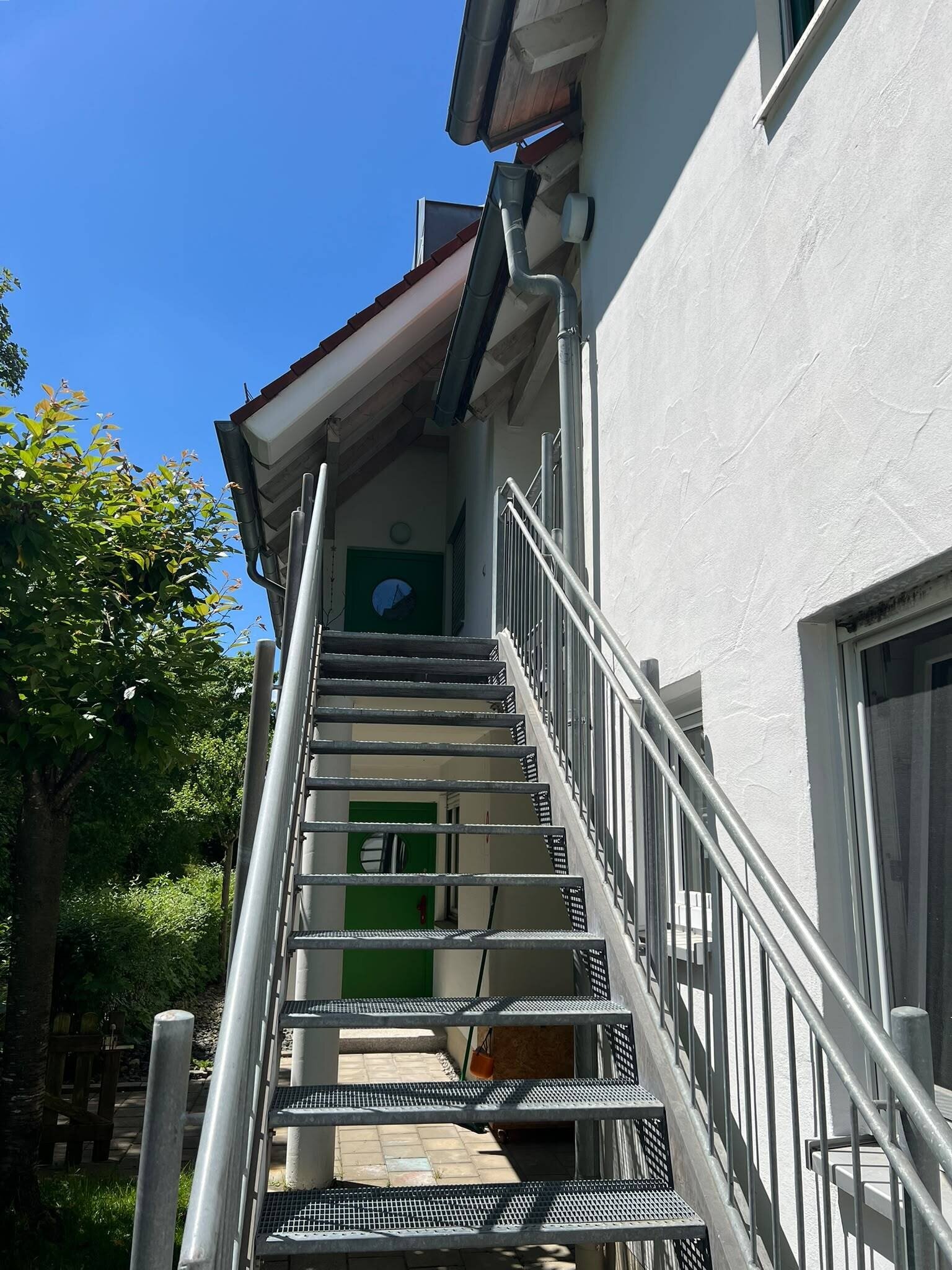 Wohnungseingang über die Treppe Wohnungseingang über die Treppe
