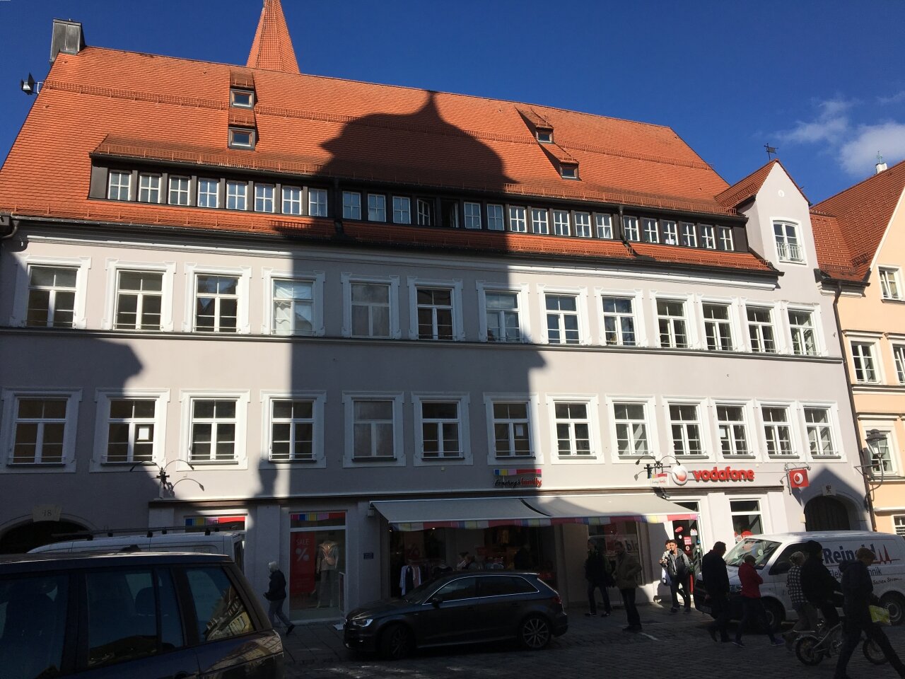 Sehr schöne, großzügige 4-Zimmer-Wohnung mit Balkon und Garage in zentraler Innenstadtlage 